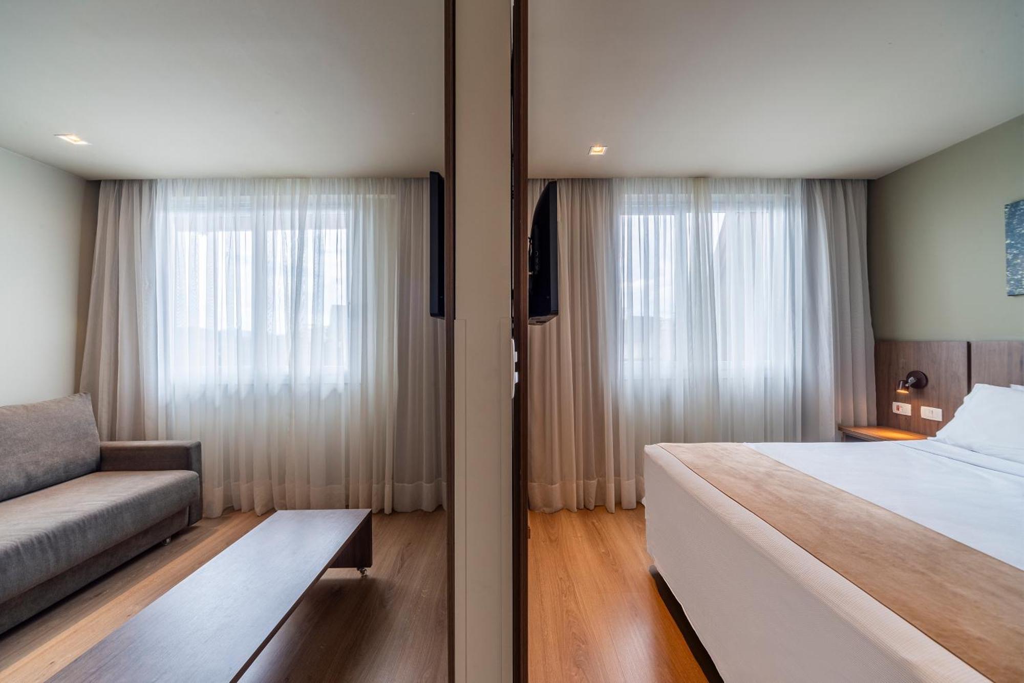 Hotel Laghetto Vivace Канела Екстериор снимка